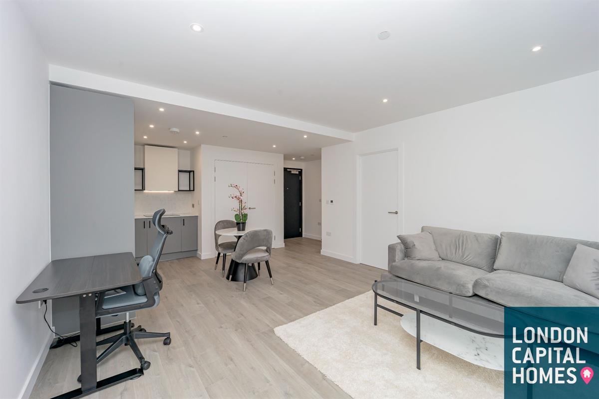 1 bed property in Willowbrook House, Coster Avenue, London